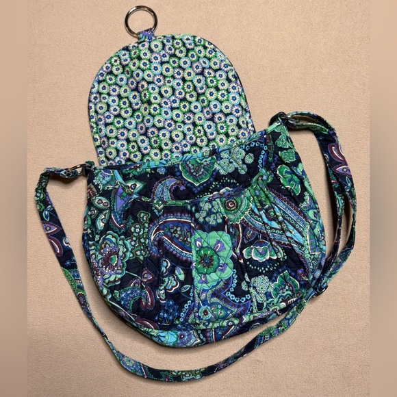 Vera Bradley Magnetic Flap Over Bag Excellent Condition - Picture 5 of 9